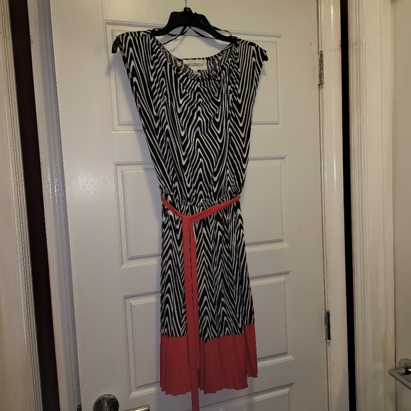 Studio I Dresses & Skirts - Studio I blk/wht dress w/red skirt & belt